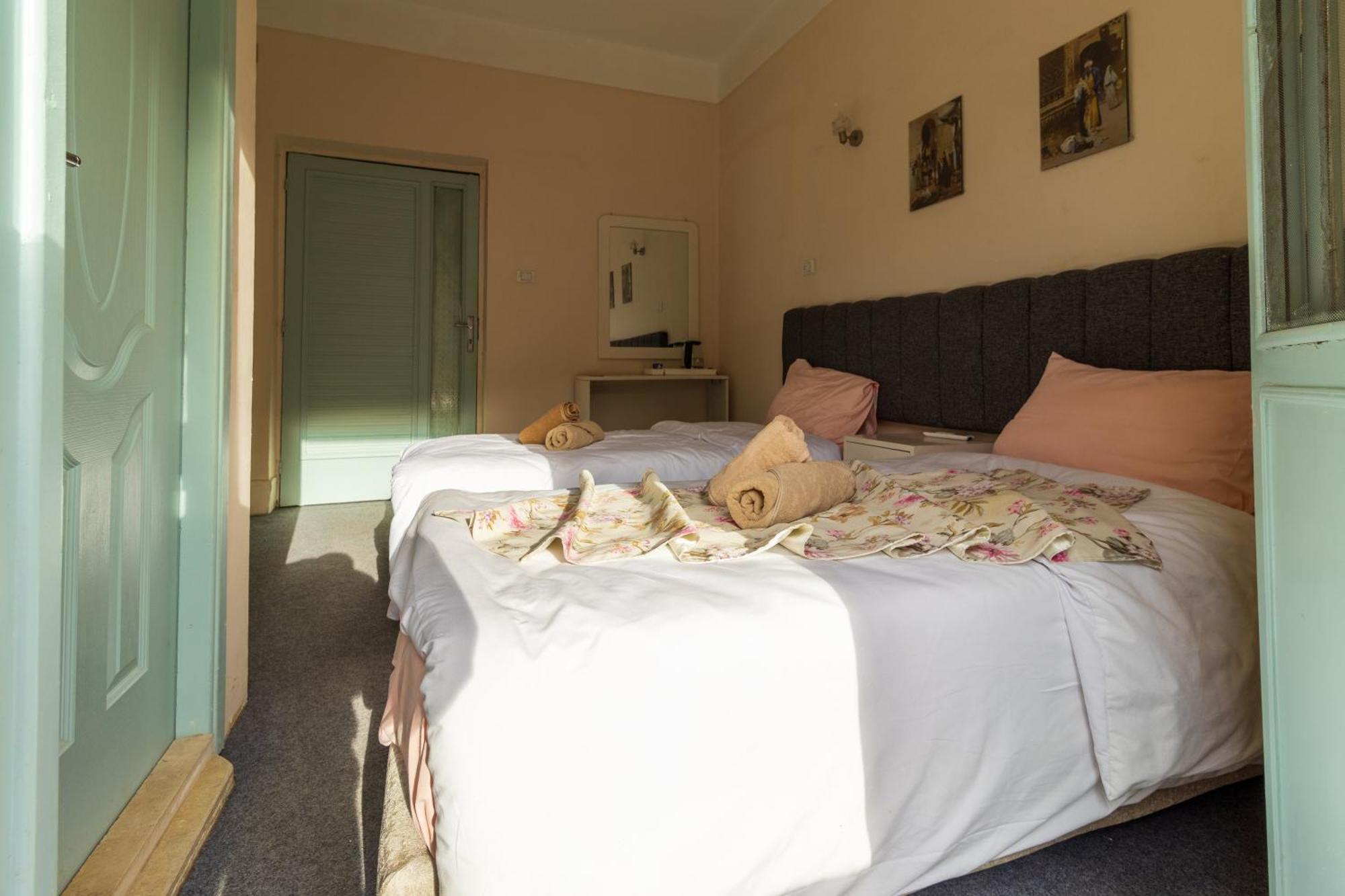 The Grand Pyramids View Hotel Kafret el-Gabal Стая снимка
