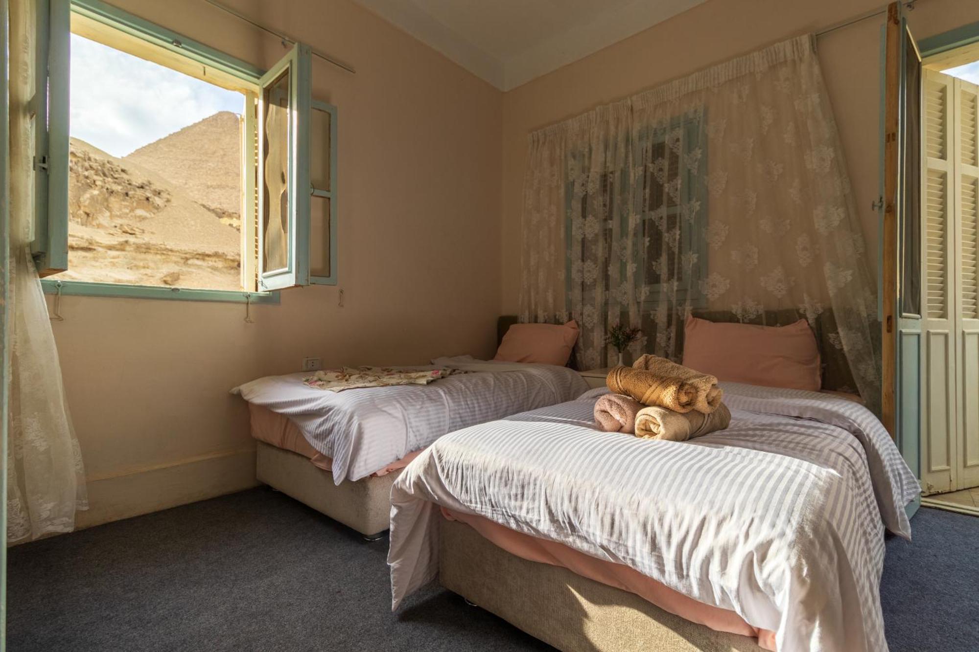 The Grand Pyramids View Hotel Kafret el-Gabal Стая снимка